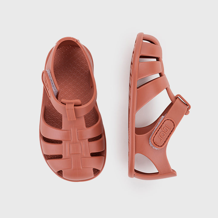 Sandali da spiaggia concetto barefoot, Terracotta