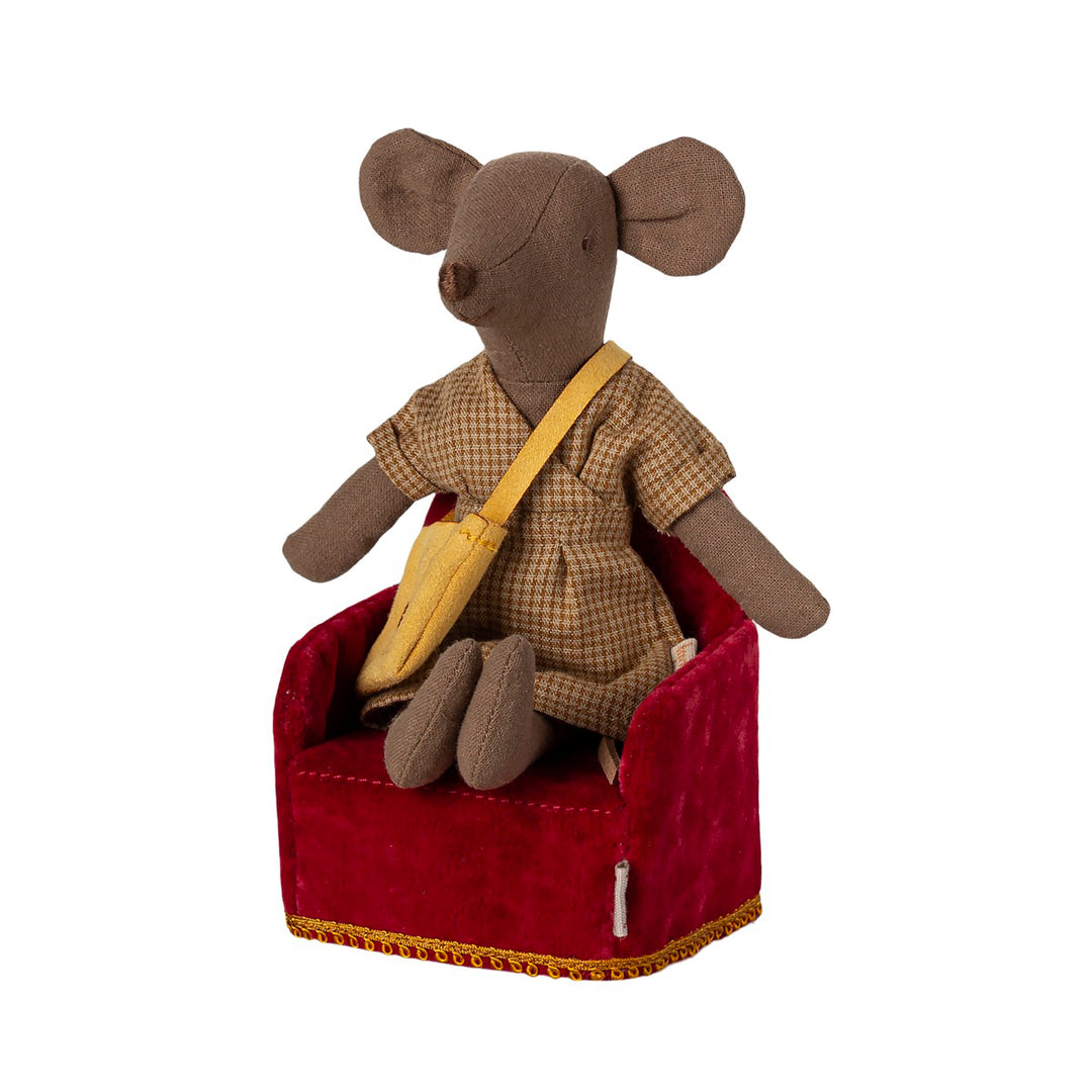 Red armchair, Mouse