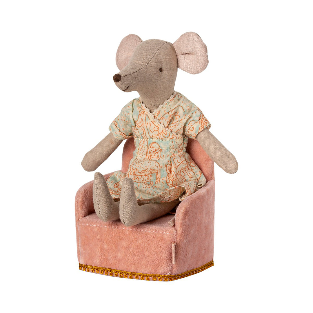 Pink armchair, Mouse