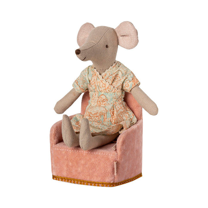 Pink armchair, Mouse