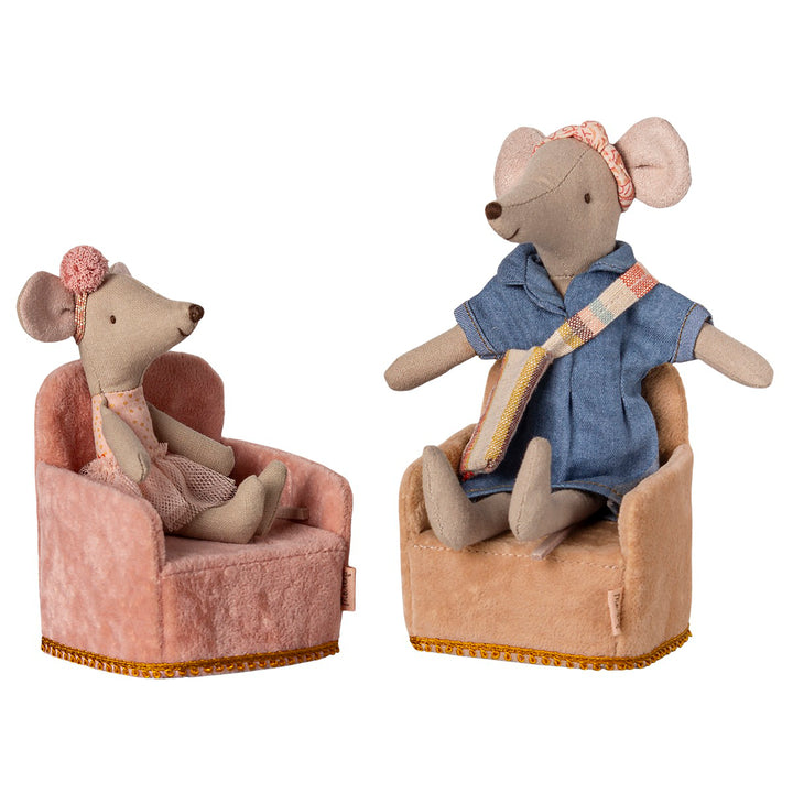 Pink armchair, Mouse