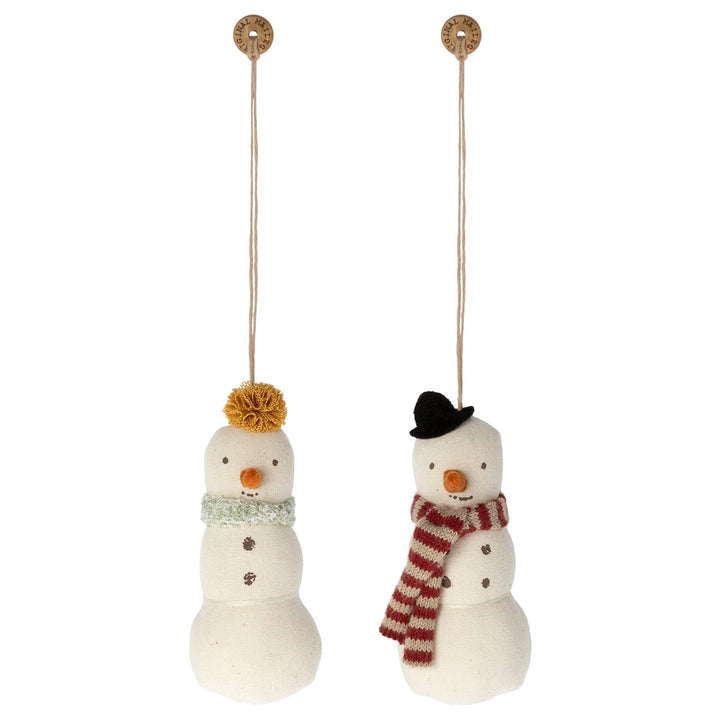 Maileg Ornamenti Natalizi in tessuto, 2 Pupazzi di neve in valigetta