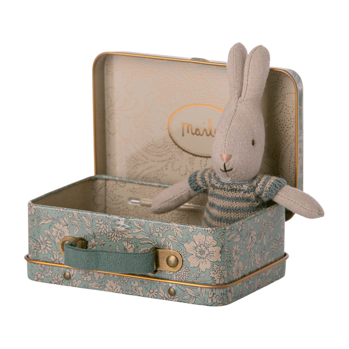 Coniglio bebè in mini valigia, Rabbit Micro - Blue/Sand | Maileg