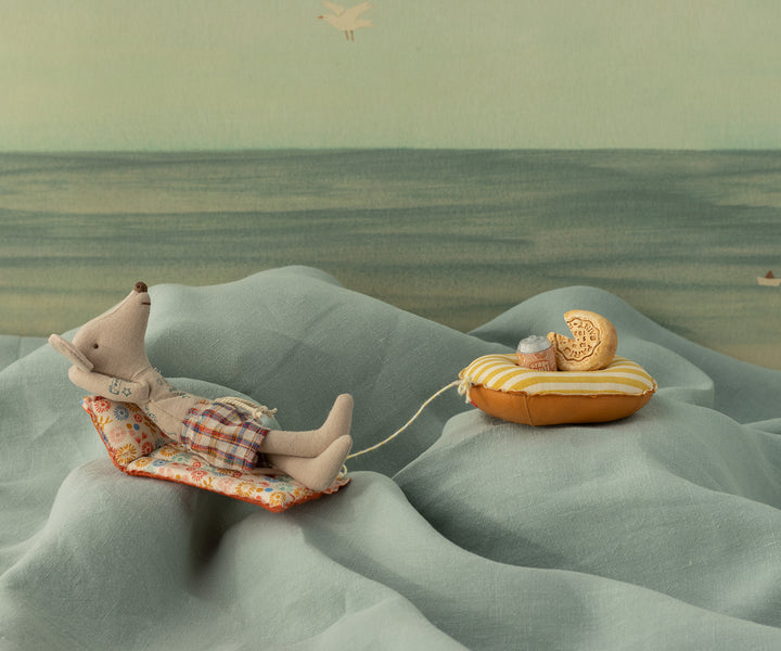 Beach Mouse with Mattress, Dad