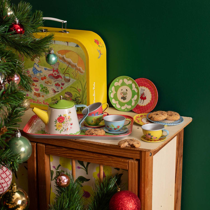 Metal Tea Service Case, The Big Family