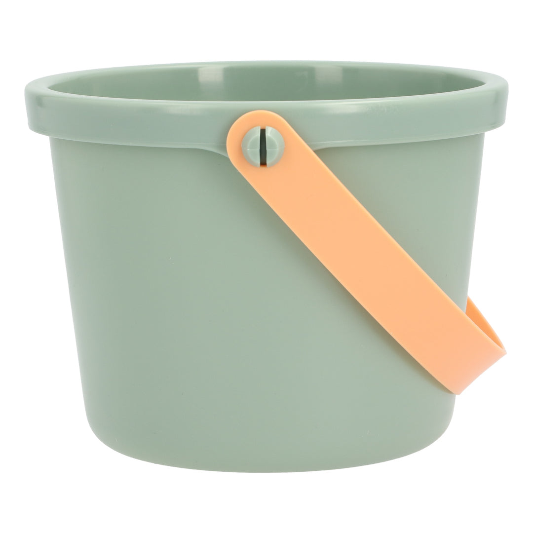 Beach games, Bucket, green truck and accessories