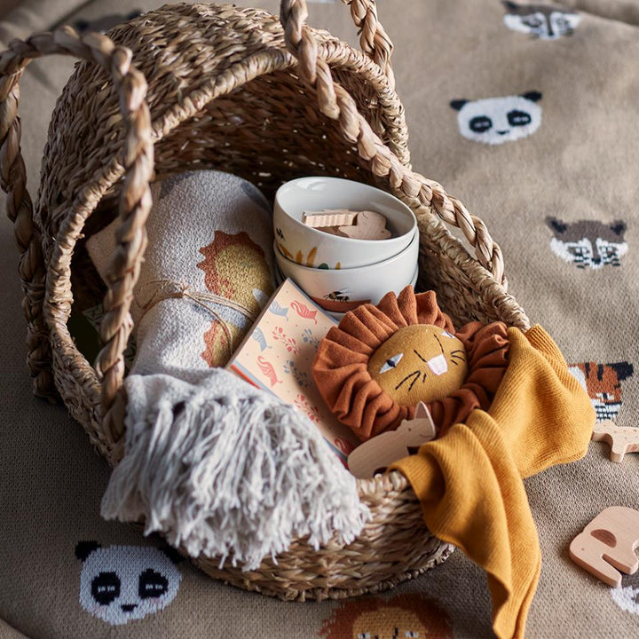 Lion doudou in Elvin knitwear