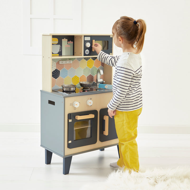 Wooden kitchen, sound and light with Mozaïc accessories