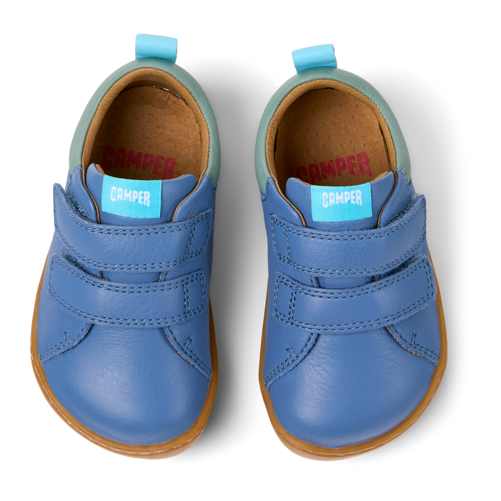 Scarpe in pelle blu, Peu primi passi