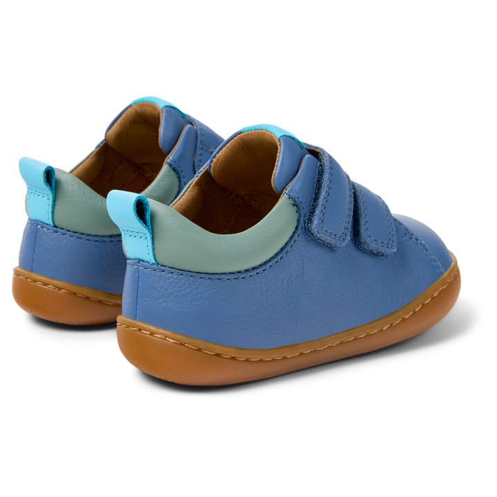 Scarpe in pelle blu, Peu primi passi