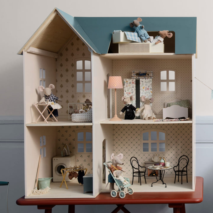 Dining table with 2 miniature chairs