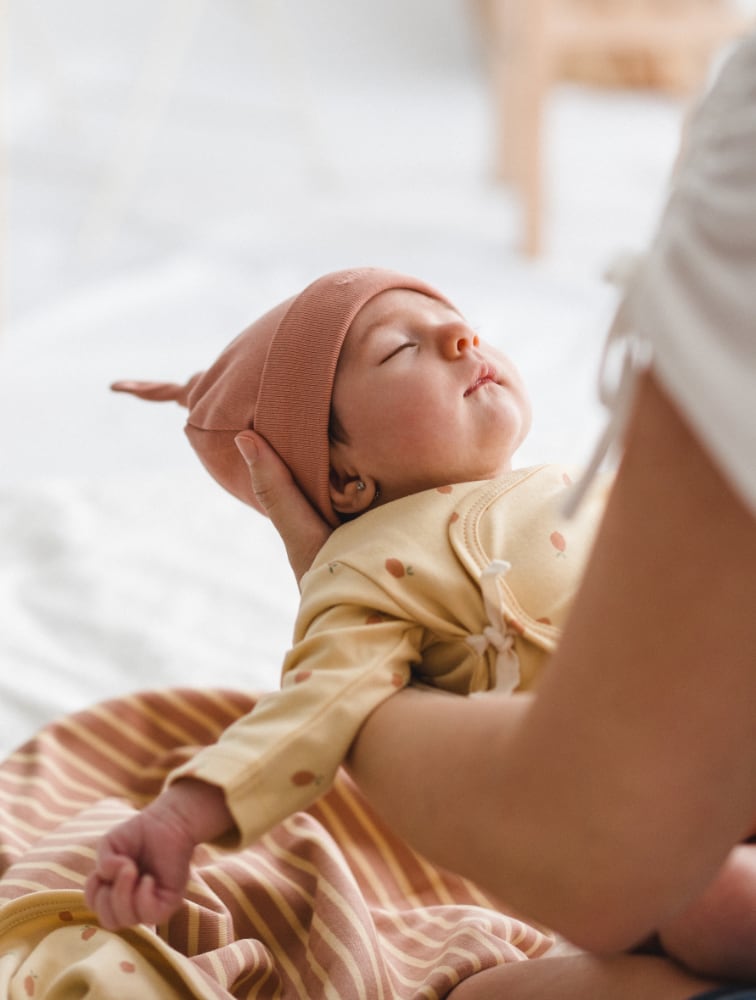 Cappellino neonato in fibra di bambù