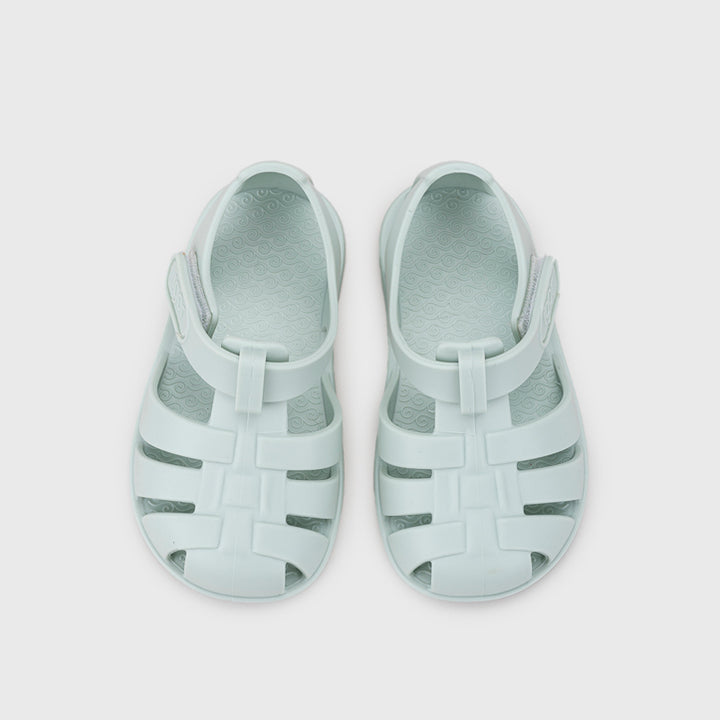 Sandali da spiaggia concetto barefoot, Menta