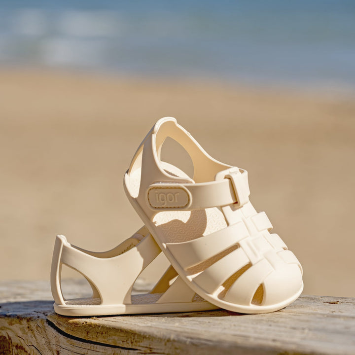 Sandali da spiaggia concetto barefoot, Avorio