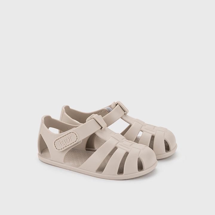Barefoot concept beach sandals, Arena