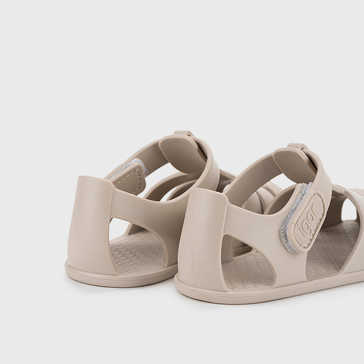 Barefoot concept beach sandals, Arena