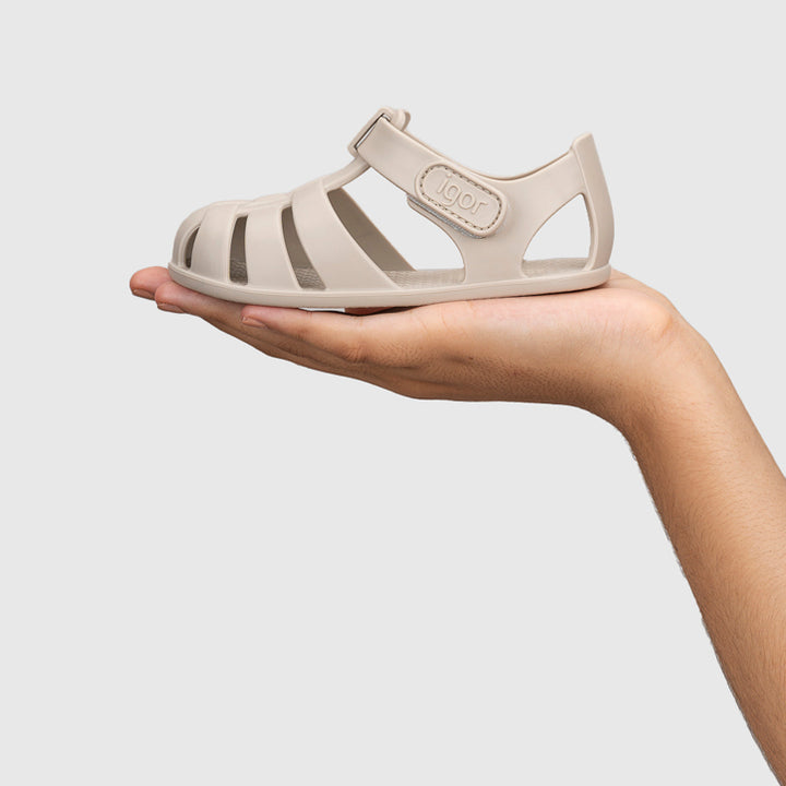 Barefoot concept beach sandals, Arena