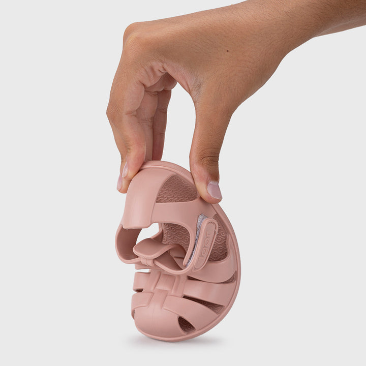 Sandali da spiaggia concetto barefoot, Blush