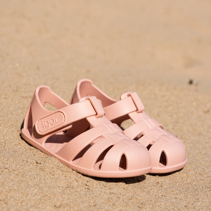 Sandali da spiaggia concetto barefoot, Blush