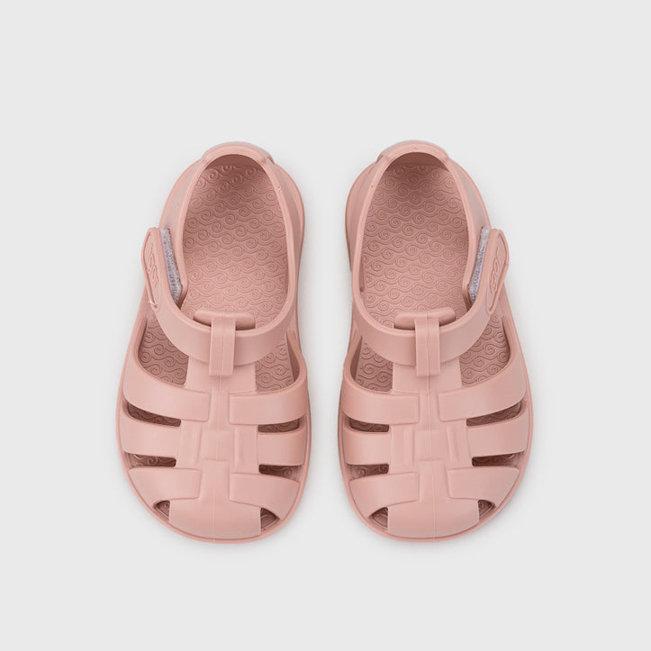 Sandali da spiaggia concetto barefoot, Blush