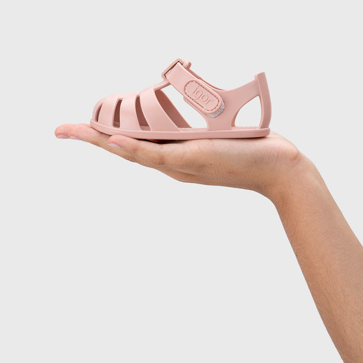 Sandali da spiaggia concetto barefoot, Blush
