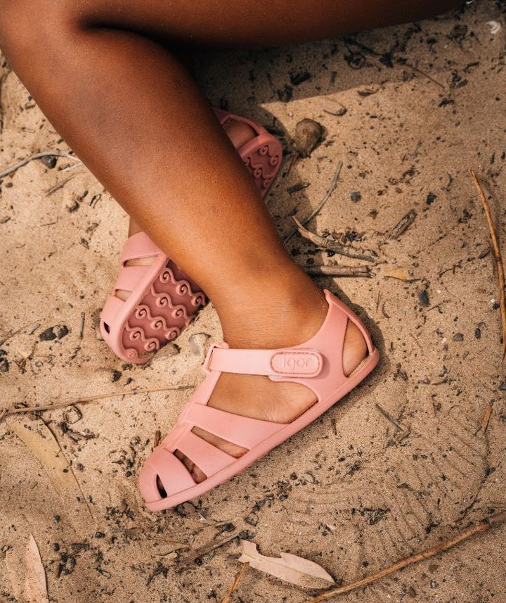 Barefoot concept beach sandals, Pink