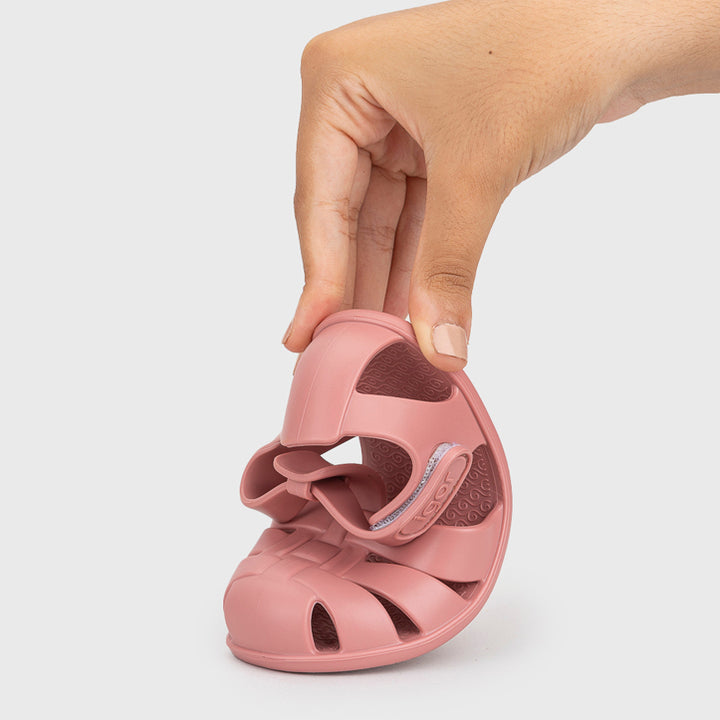 Barefoot concept beach sandals, Pink