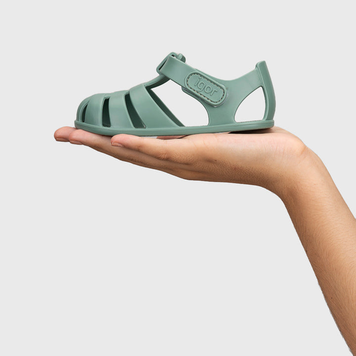 Sandali da spiaggia concetto barefoot, Verde