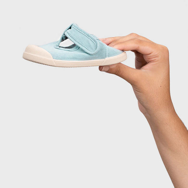 Scarpe in tela concetto barefoot, Menta