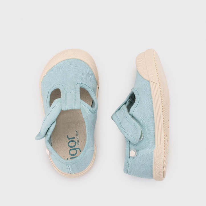 Scarpe in tela concetto barefoot, Menta