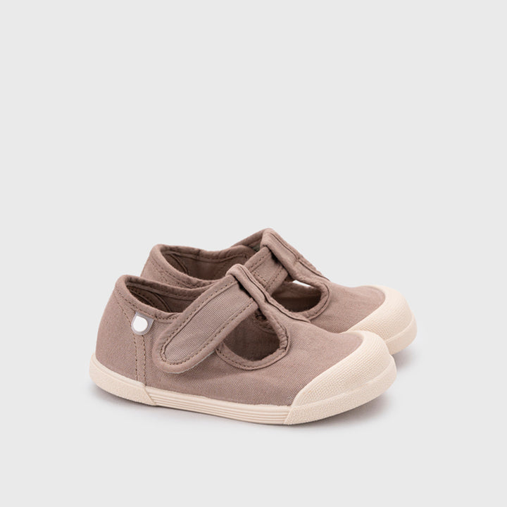 Scarpe in tela concetto barefoot, Cacao
