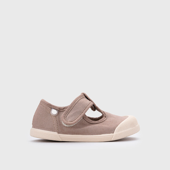 Scarpe in tela concetto barefoot, Cacao