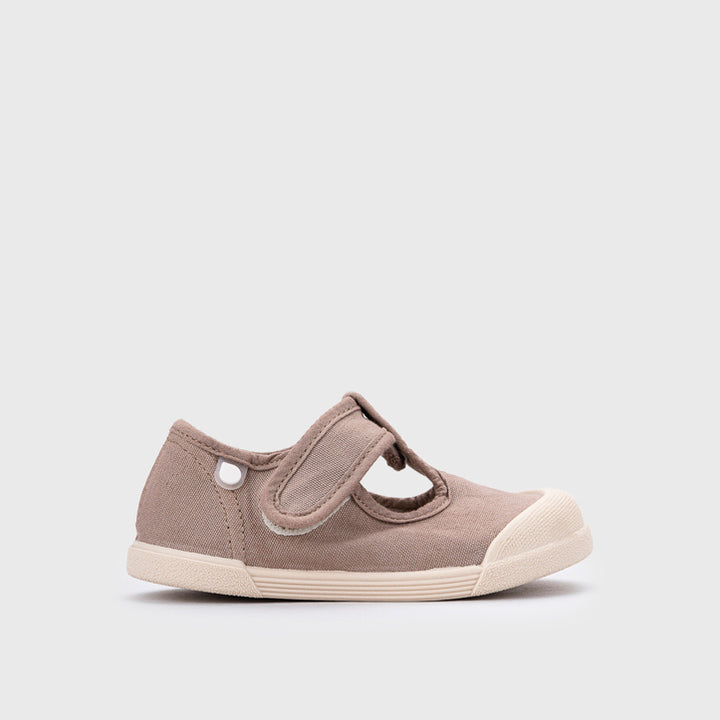 Scarpe in tela concetto barefoot, Cacao