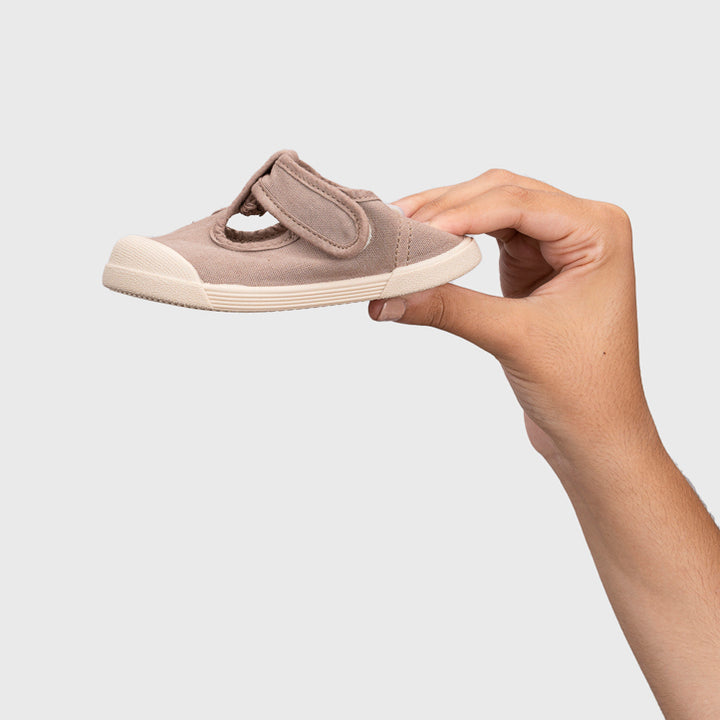 Scarpe in tela concetto barefoot, Cacao