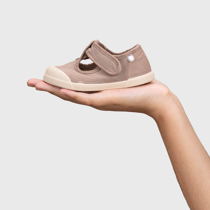 Scarpe in tela concetto barefoot, Cacao