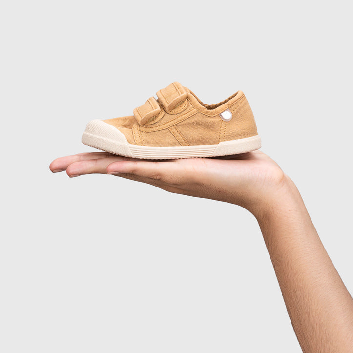 Scarpe in tela concetto barefoot, Cereale