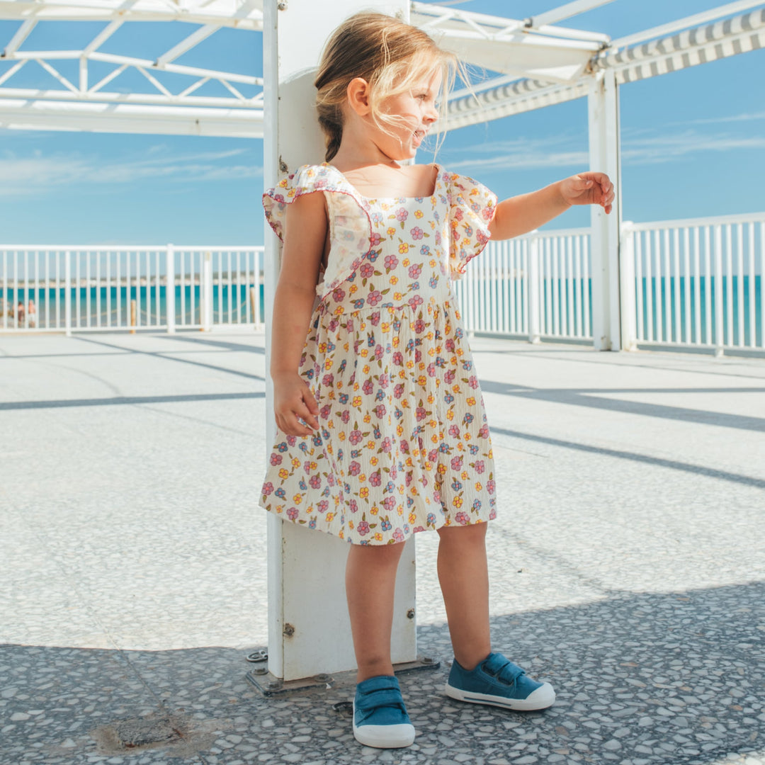 Scarpe in tela concetto barefoot, Jeans