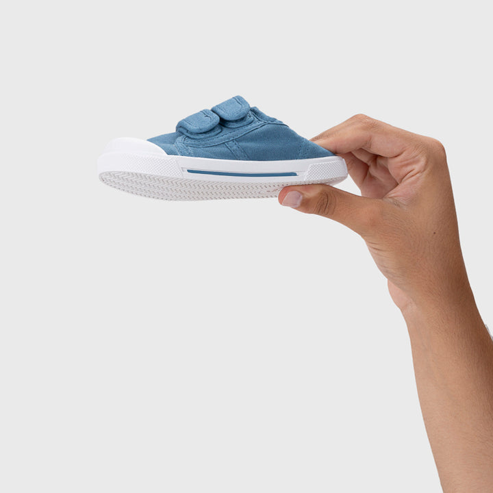Scarpe in tela concetto barefoot, Jeans