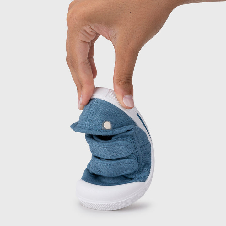 Scarpe in tela concetto barefoot, Jeans