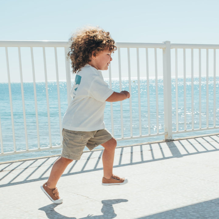 Scarpe in tela concetto barefoot, Cannella