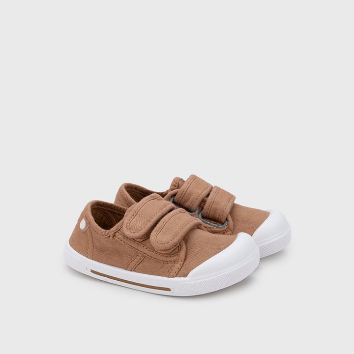 Scarpe in tela concetto barefoot, Cannella