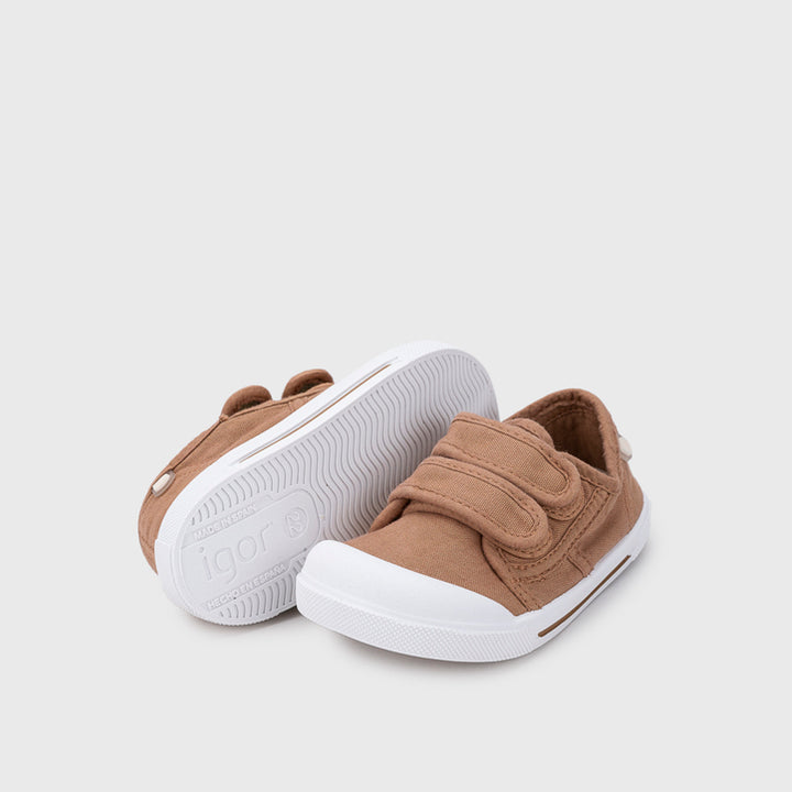 Scarpe in tela concetto barefoot, Cannella