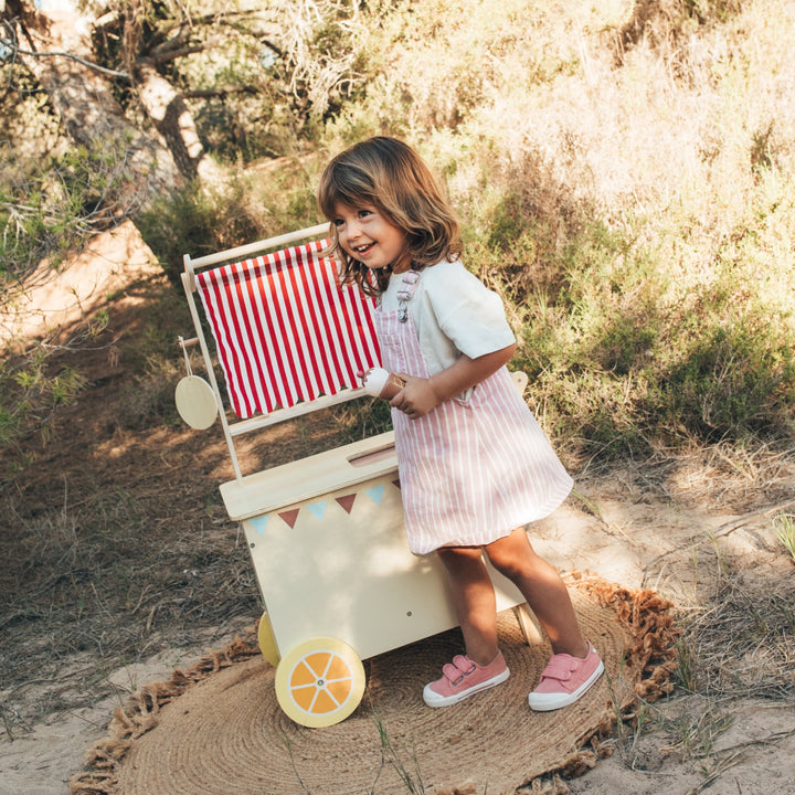 Scarpe in tela concetto barefoot, Rosa