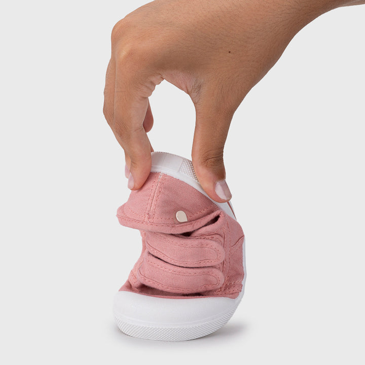 Scarpe in tela concetto barefoot, Rosa