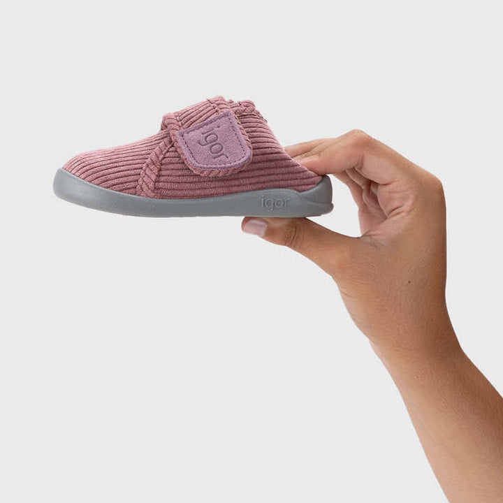 Pantofole concetto barefoot, Rosa