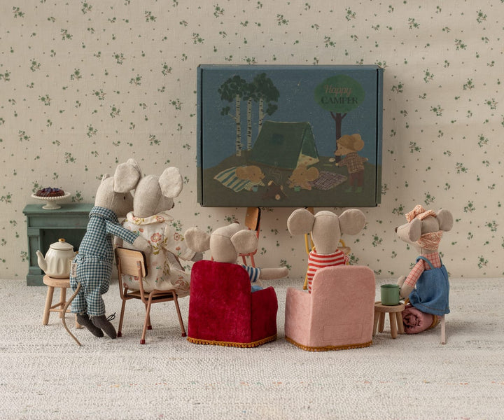 Pink armchair, Mouse