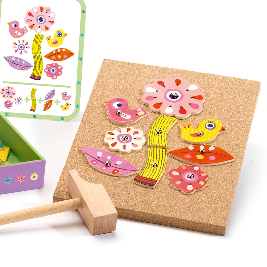 Gioco Costruzione Tap Tap in Legno con Chiodini e Sughero, Giardino djeco