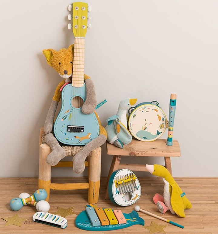 Wooden fox cream maracas
