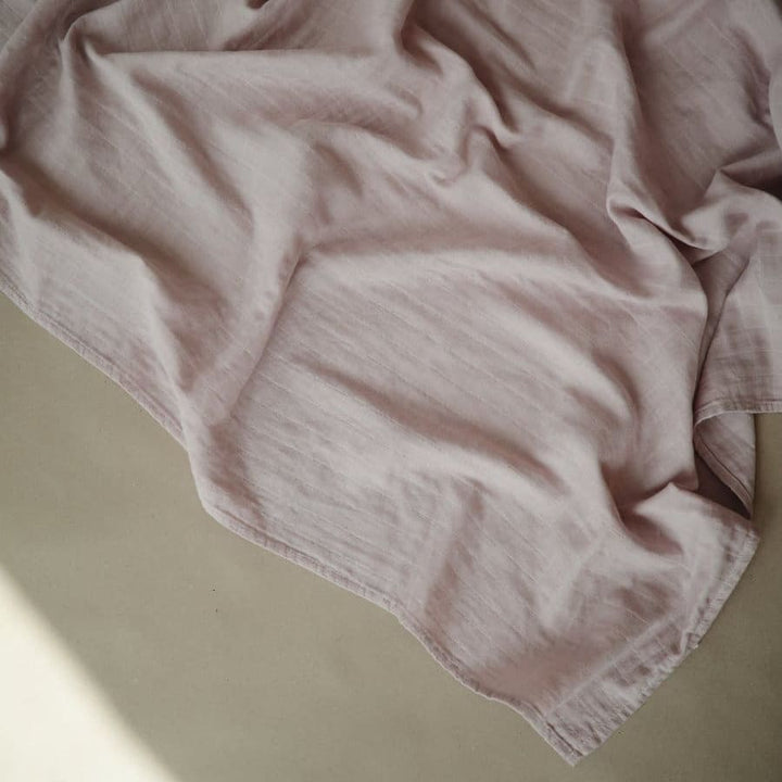 Mushie | Copertina Swaddle Mussola Cotone Bio Rose Vanilla