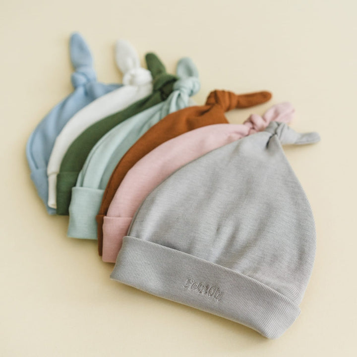 Cappellino bebè con nodo Naturale